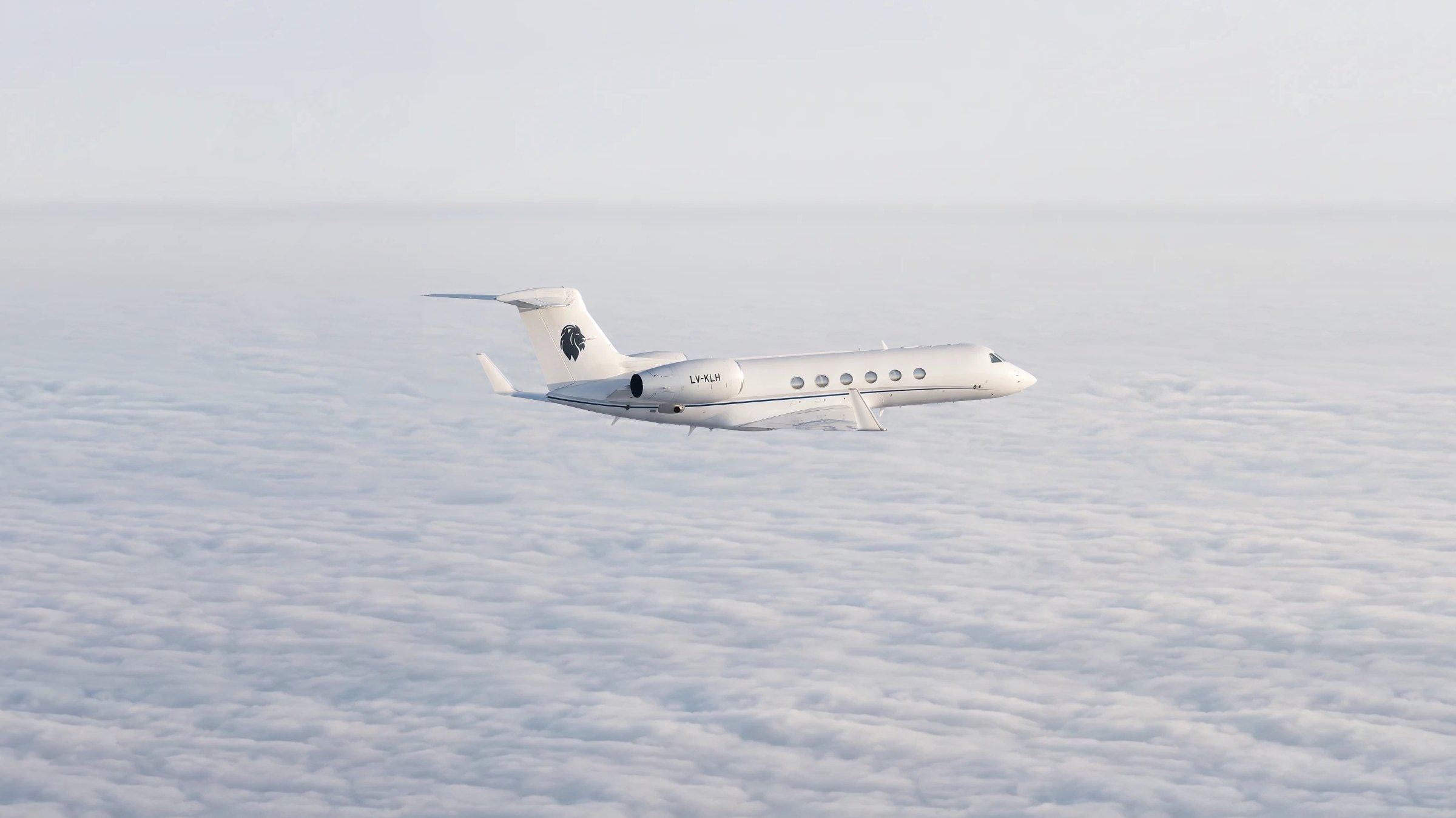 Gulfstream GV LV-KLH sobre un mar de nubes blancas